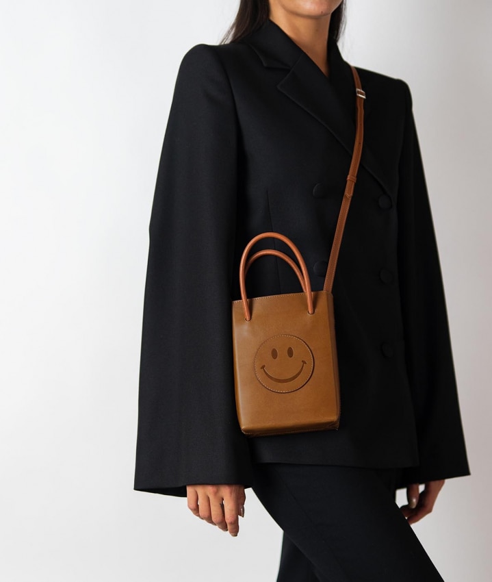 Essential Crossbody Taske Smiley Vegetable Tanned Brown